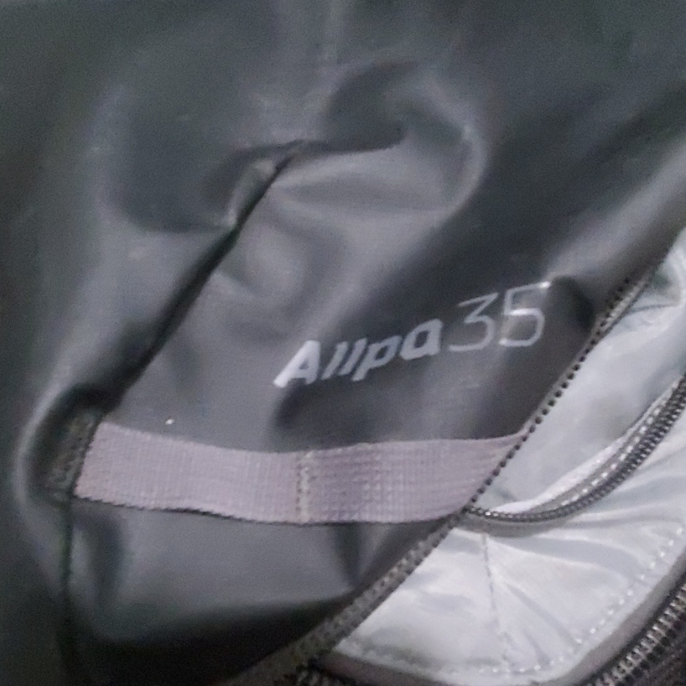 Cotopaxi  Allpa 35 travel bag